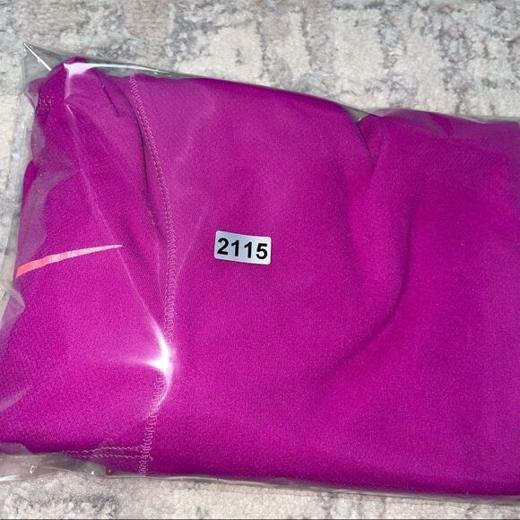 🏷️ 5 for $25 ADIDAS Athletic Tee - Picture 10 of 10